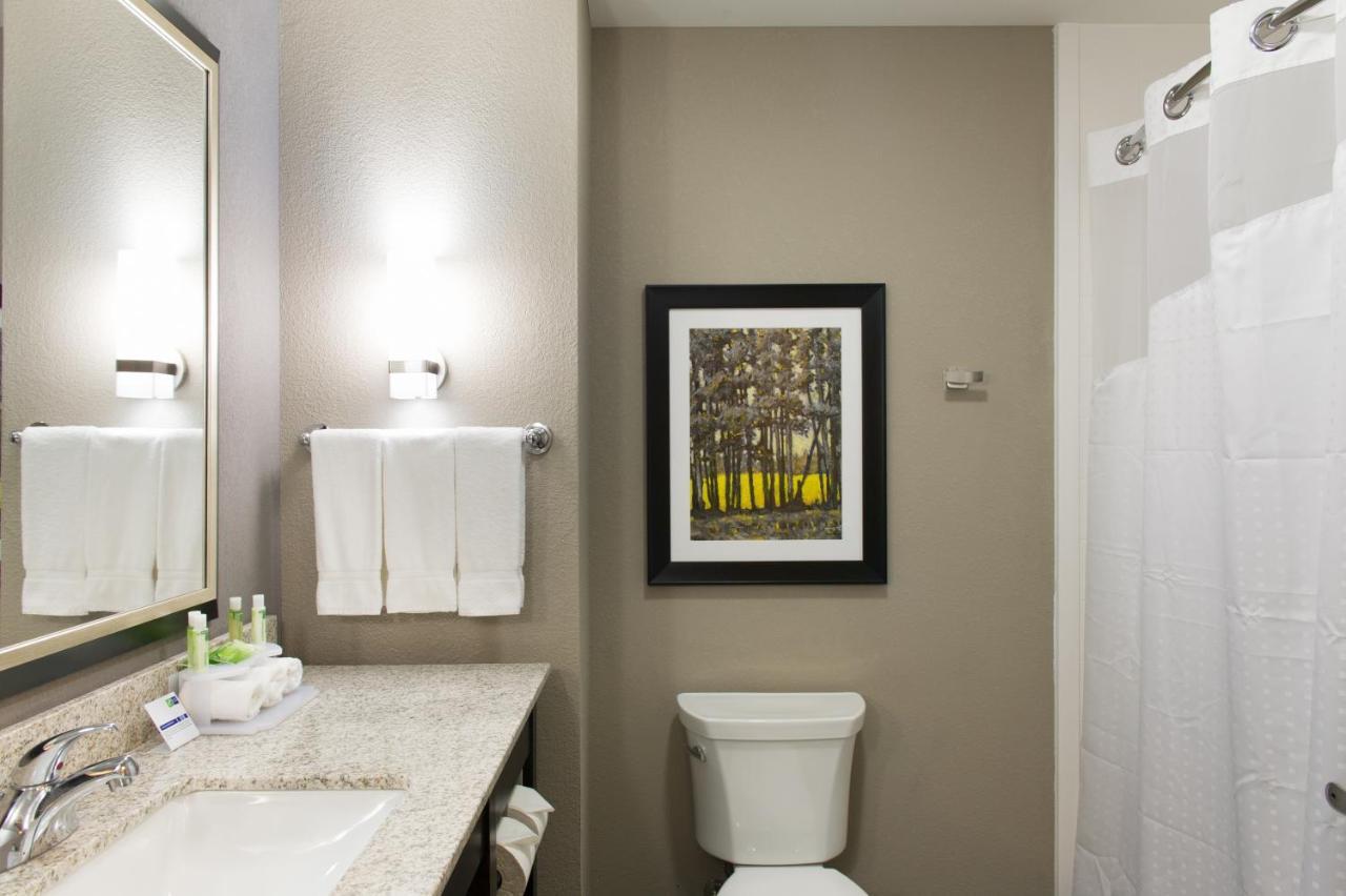 Holiday Inn Express And Suites Madison Central By Ihg Zewnętrze zdjęcie