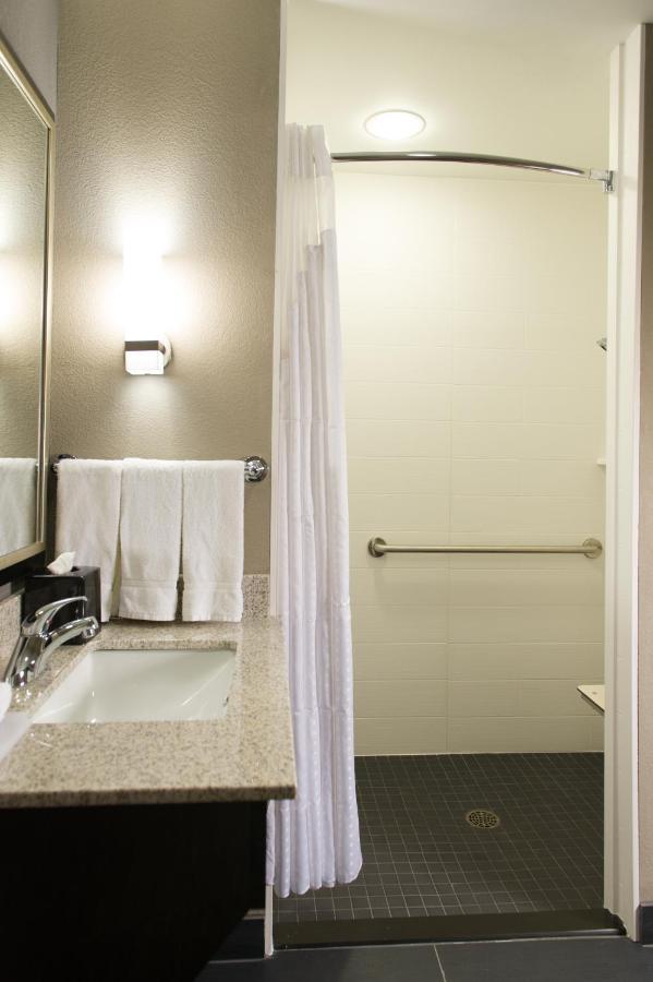 Holiday Inn Express And Suites Madison Central By Ihg Zewnętrze zdjęcie