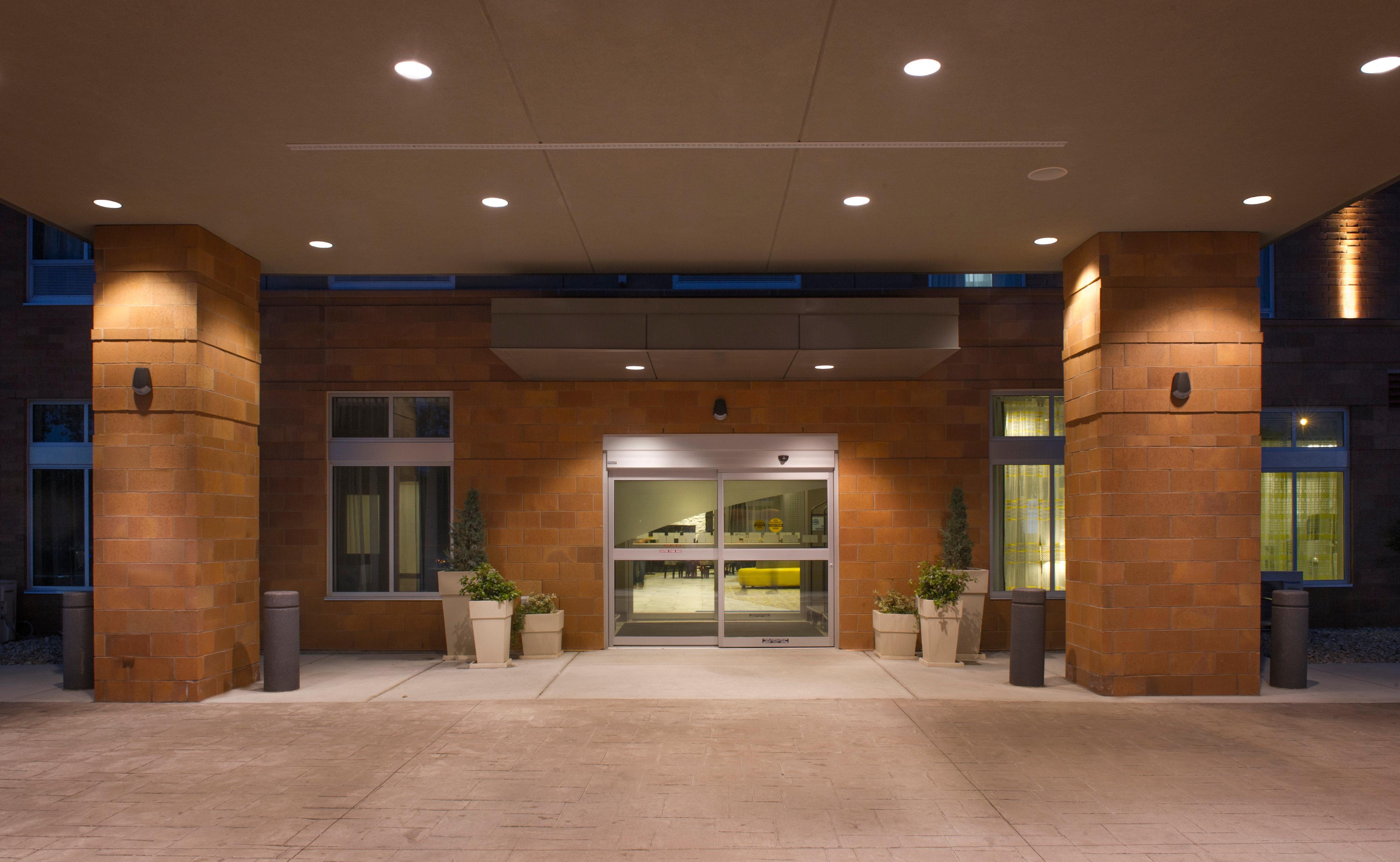 Holiday Inn Express And Suites Madison Central By Ihg Zewnętrze zdjęcie